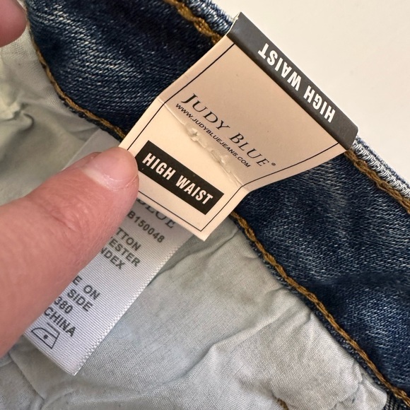 Judy Blue Women’s High Waisted Distressed Daisy Patchwork Denim Shorts! NWT Sz L - Picture 7 of 12